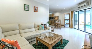 Living room - AnB poolvilla 2BR with private beach (Pattaya)