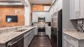 冰箱、微波炉、烤箱、炉灶