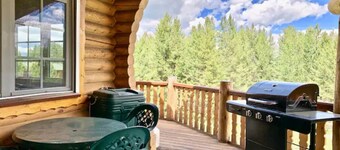 Yellowstone Cabin + Hot Tub + 20 Min to West Entrance