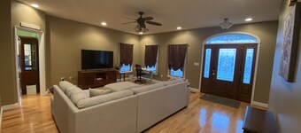 Shenandoah Oasis  Family Reunion - 7Bedroom - 5 Bathroom - Modern & Luxurious 