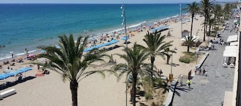 Suitur Apartment in front of the beach of Calafell with excellent sea views