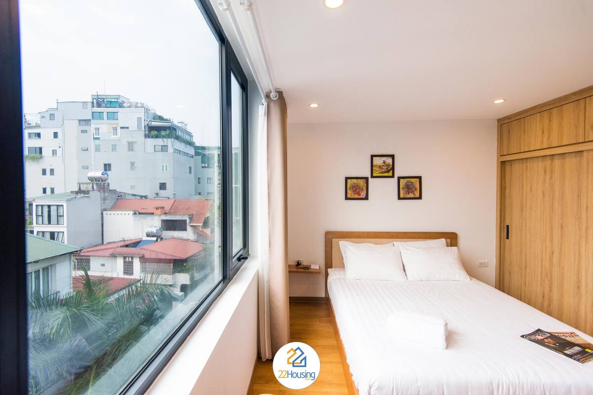 Panoramic Apartment | In-room safe, desk, blackout drapes, soundproofing