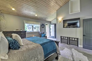3 bedrooms, iron/ironing board, Internet, bed sheets - Upscale Home w/ Hot Tub: 3 Mi to Breck Ski Resort! (Breckenridge)