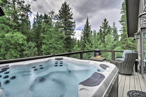 Outdoor spa tub - Upscale Home w/ Hot Tub: 3 Mi to Breck Ski Resort! (Breckenridge)