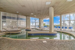 Piscine intérieure