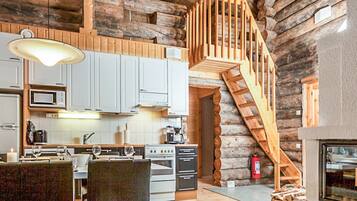 Fridge, microwave, dishwasher, cookware/dishes/utensils