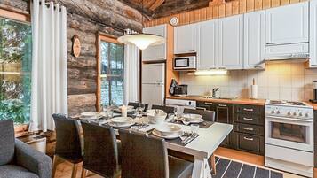 Fridge, microwave, dishwasher, cookware/dishes/utensils