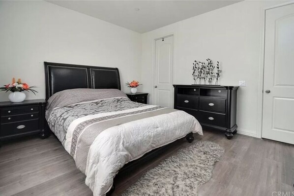 5 bedrooms, travel crib, free WiFi