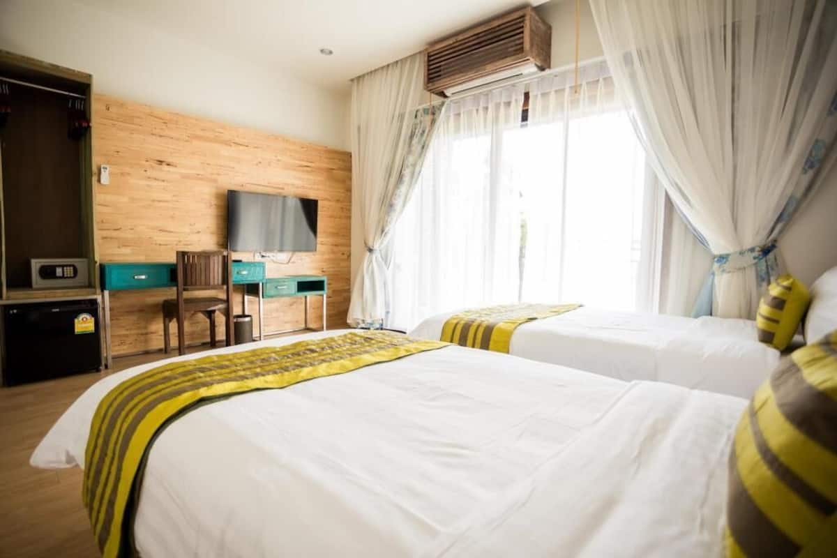 Desk, blackout curtains, free WiFi, bed sheets