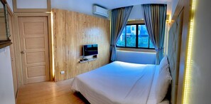 Deluxe Premier Room | Escritorio, cortinas opacas, wifi gratis y ropa de cama