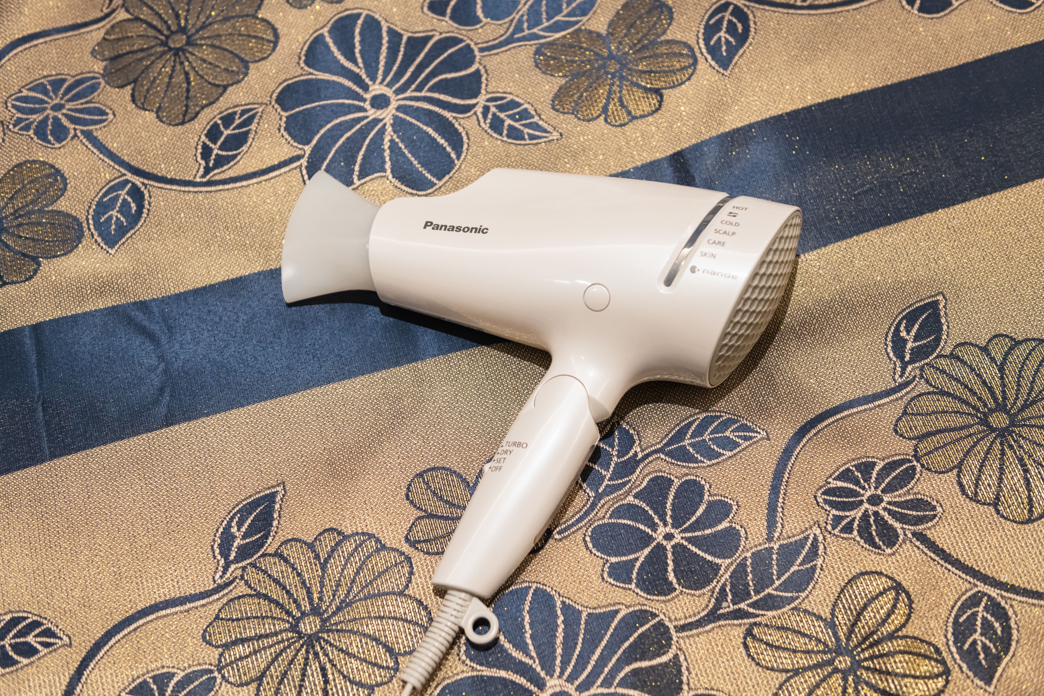 separate bathtub and shower, deep-soaking bathtub, free toiletries