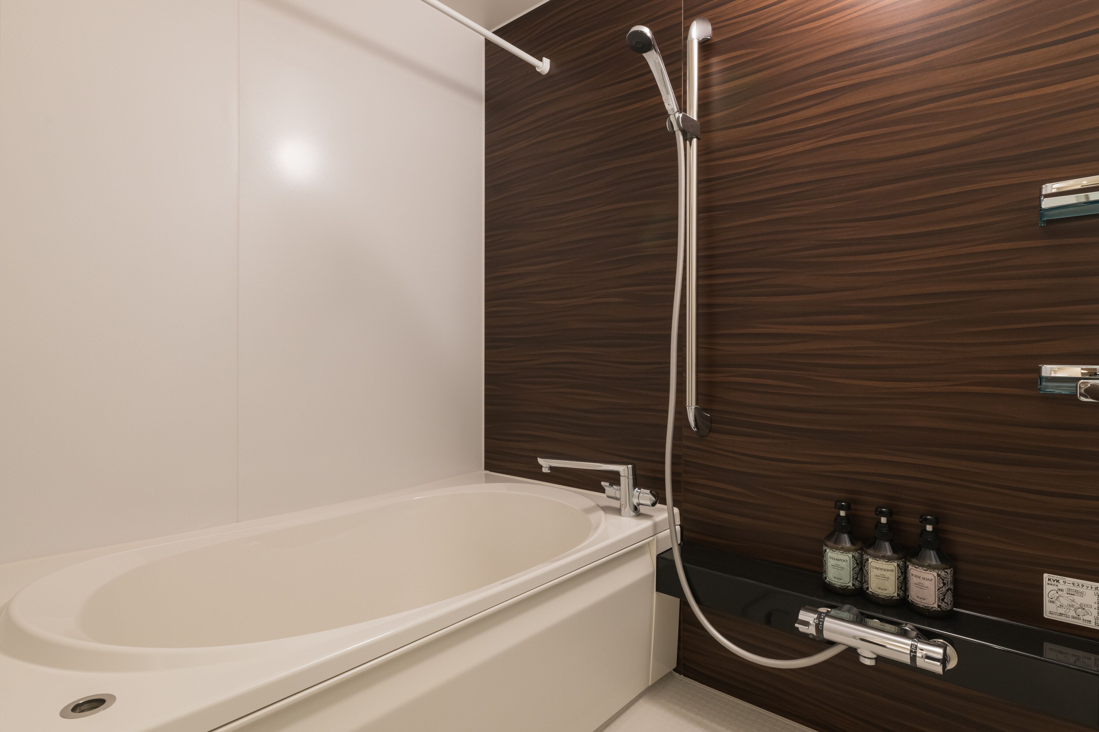 separate bathtub and shower, deep-soaking bathtub, free toiletries