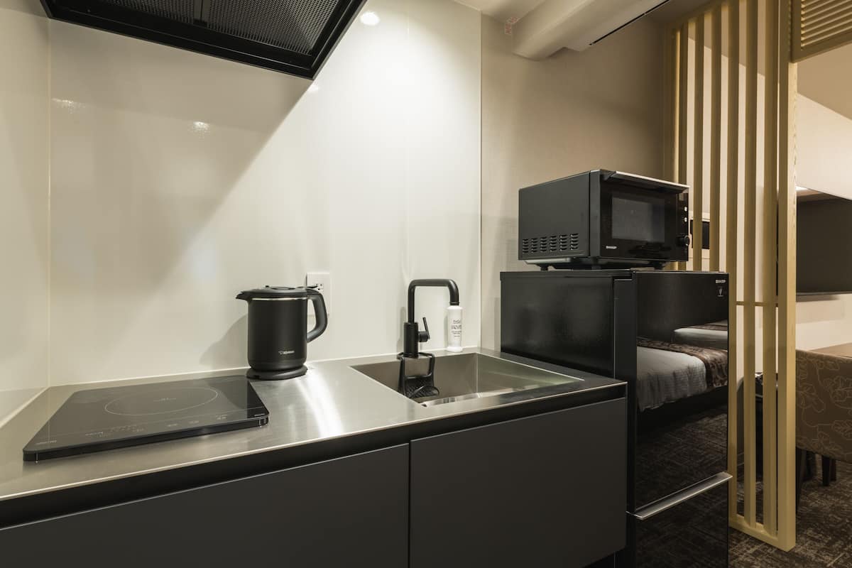 standard c, non smoking | private kitchen | fridge, microwave, stovetop, electric kettle