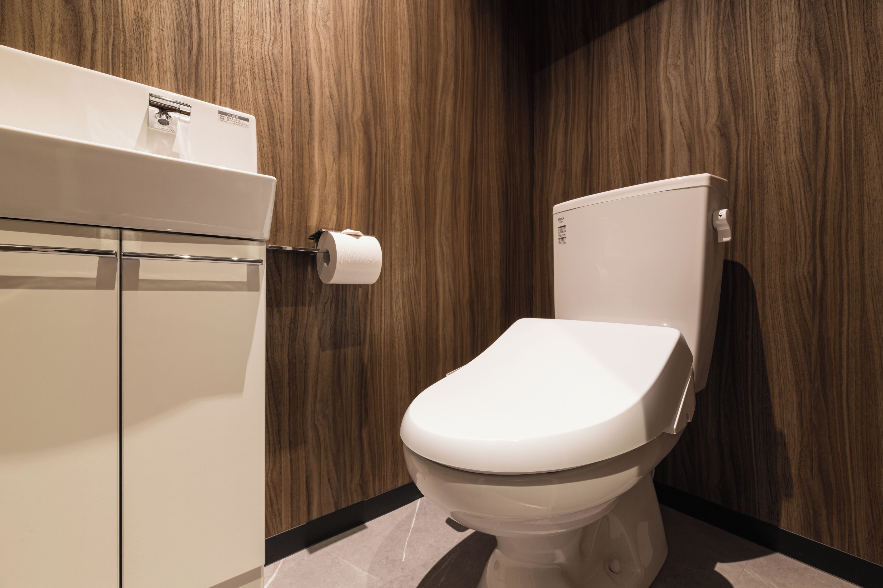 separate bathtub and shower, deep-soaking bathtub, free toiletries