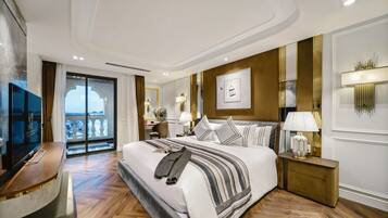 Habitación Signature (Haifo Gallery Suite) | Minibar, caja fuerte, escritorio y sistema de insonorización