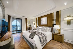 Signature Room (Haifo Gallery Suite) | Bar mini, peti besi dalam bilik, meja, kalis bunyi