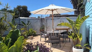 Outdoor dining - Modern Unit/Beach Walk/Drive to Winery (Port Noarlunga South)