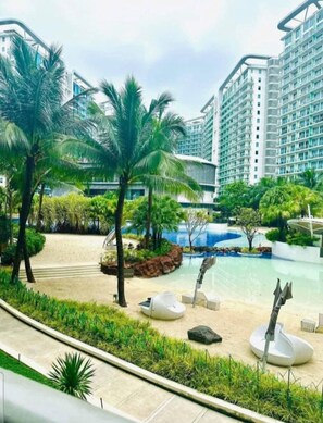 Outdoor pool - Condohotel at Azure Urban Resort Residence (Parañaque)