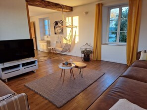 TV - Quiet cottage, 4 bedrooms, private terrace, linens included - Germonville (Germonville)