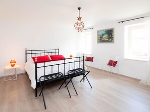 4 chambres, accès au Wi-Fi (inclus), literie fournie