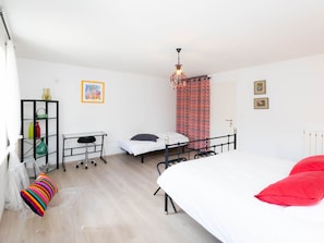 4 chambres, accès au Wi-Fi (inclus), literie fournie