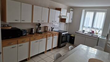 Fridge, dishwasher