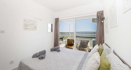 Summer Breeze Apartment with large Panoramic Terrace with country and seaviews