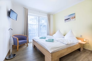 3 bedrooms, travel cot, WiFi, bed sheets - (2) Barbara, 3-room apartment, wheelchair accessible, ground floor - Ostseeferienhaus (Am Salzhaff)