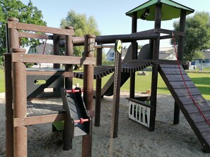 Children’s area - (2) Barbara, 3-room apartment, wheelchair accessible, ground floor - Ostseeferienhaus (Am Salzhaff)