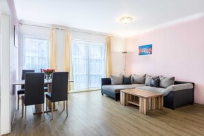 TV - (3) Dorothea, 2-room apartment, terrace, ground floor - Ostseeferienhaus Drachenflieger (Am Salzhaff)