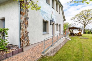 Exterior - (4) Günter, 2-room apartment, terrace, ground floor - Ostseeferienhaus Drachenflieger Pepelow (Am Salzhaff)