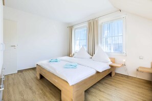 2 Schlafzimmer, Reisekinderbett, WLAN, Bettwäsche
