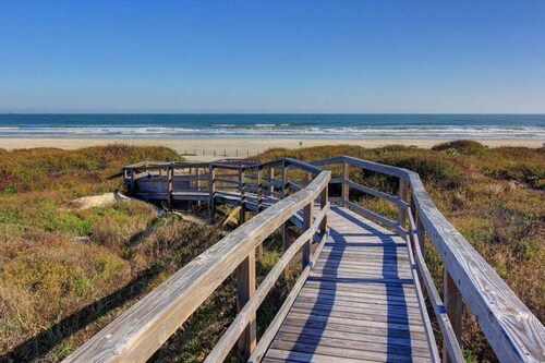Gulf Getaway! Ocean View, Pool, Boardwalk, Beach