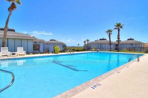 A heated pool - Gulf Getaway! Ocean View, Pool, Boardwalk, Beach (Port Aransas)