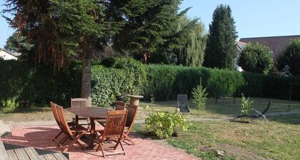 Maison Contemporaine avec Grand Jardin, Proche Moselle et Nancy, IdĂ©ale pour PĂȘche et Loisirs