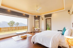 Executive Apartment with Lawn | Premium bedding, down comforters, soundproofing, iron/ironing board - The Manor Luxury Apartments (Shimla)