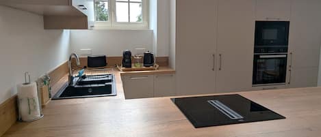 Fridge, dishwasher