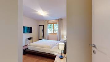 2 Schlafzimmer, Schreibtisch, Bügeleisen/Bügelbrett, WLAN