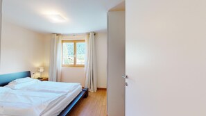 2 sovrum, skrivbord, strykjärn/strykbräda och wi-fi