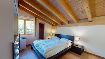 3 Schlafzimmer, Schreibtisch, Bügeleisen/Bügelbrett, WLAN