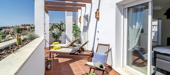 AR23 - Holiday flat, Puerto Banus by Roomservices