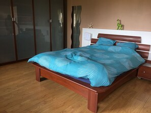 5 bedrooms, free WiFi, bed sheets - Spacious Gîte with Private Pool, Near Nature Park & Attractions in Lorraine (Athienville)