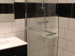 Towels - Charming Renovated Farmhouse with Terrace, Near Nancy (Tonnoy)