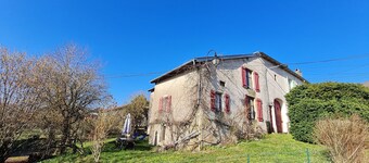 Charming Country Cottage with Garden, Near Trails and Leisure Spots