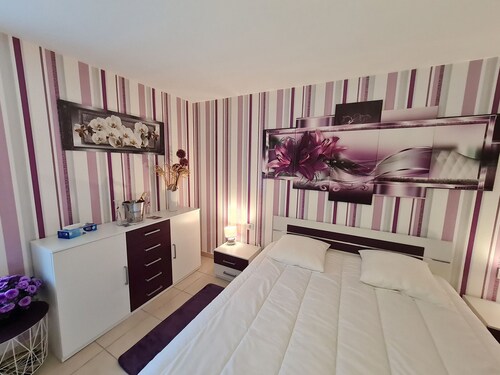 Gîte pour 2 avec parking, cuisine équipée et recharge pour véhicules électriques aux portes de Nancy