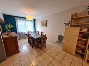 Dining - Quiet Cottage Near Active Farm, 3 Bedrooms, Terrace & BBQ in Scenic Lorraine (Lironville)