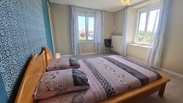 3 bedrooms, free WiFi, bed sheets