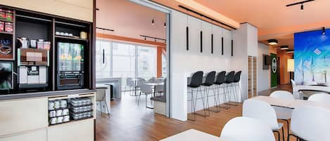 Skrivbord, ljudisolering, gratis wi-fi och sÀngklÀder