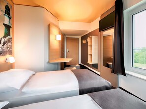 Zweibettzimmer | Schreibtisch, schallisolierte Zimmer, kostenloses WLAN, Bettwäsche