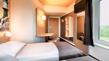 Habitación con 2 camas individuales | Escritorio, insonorización, wifi gratis y ropa de cama